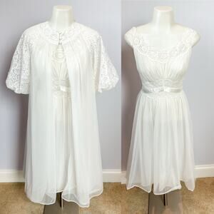 Vintage Vanity Fair White Ruffle Lace Bridal Robe & Slip Nightgown Set – XS (30)